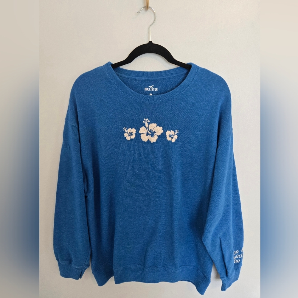 Hollister Blue Beach Vibe Women's Overdized Sweater Embroidered Floral Design